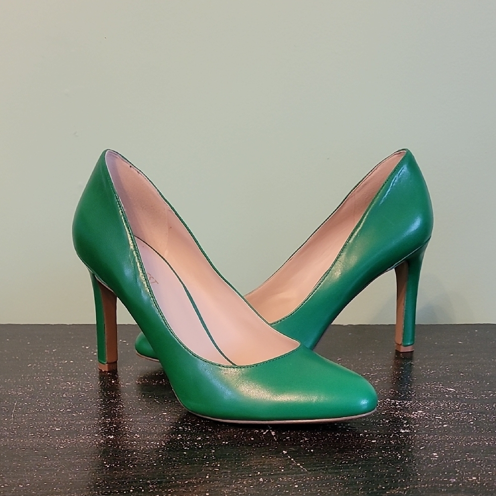 Nine West Green Heels with Sleek Pointed Toe